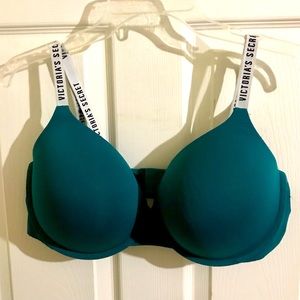 Used Turquoise green Victoria’s Secret bra Size 40DD